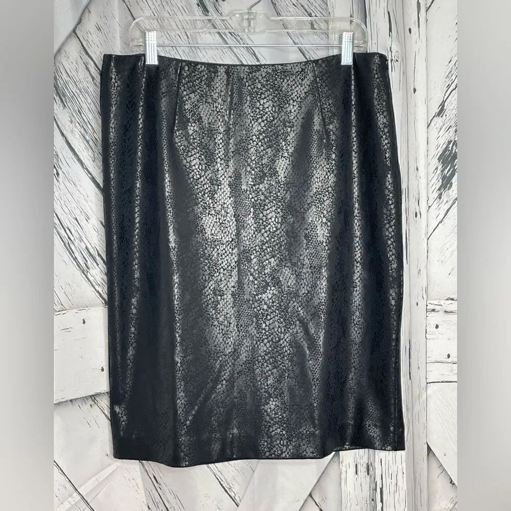 Chico's Reptile Snakeskin Black Faux Leather Pencil Skirt Size 2 (US 12-14)
